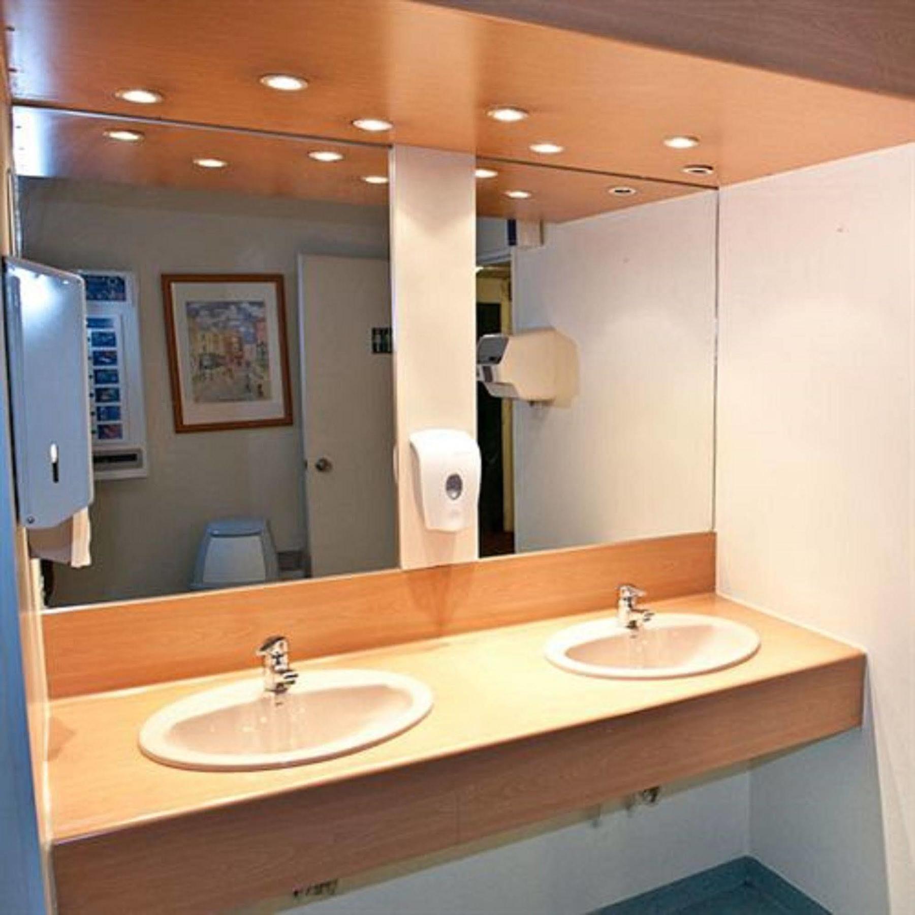 Egg Hotel Gonesse 戈内斯 外观 照片