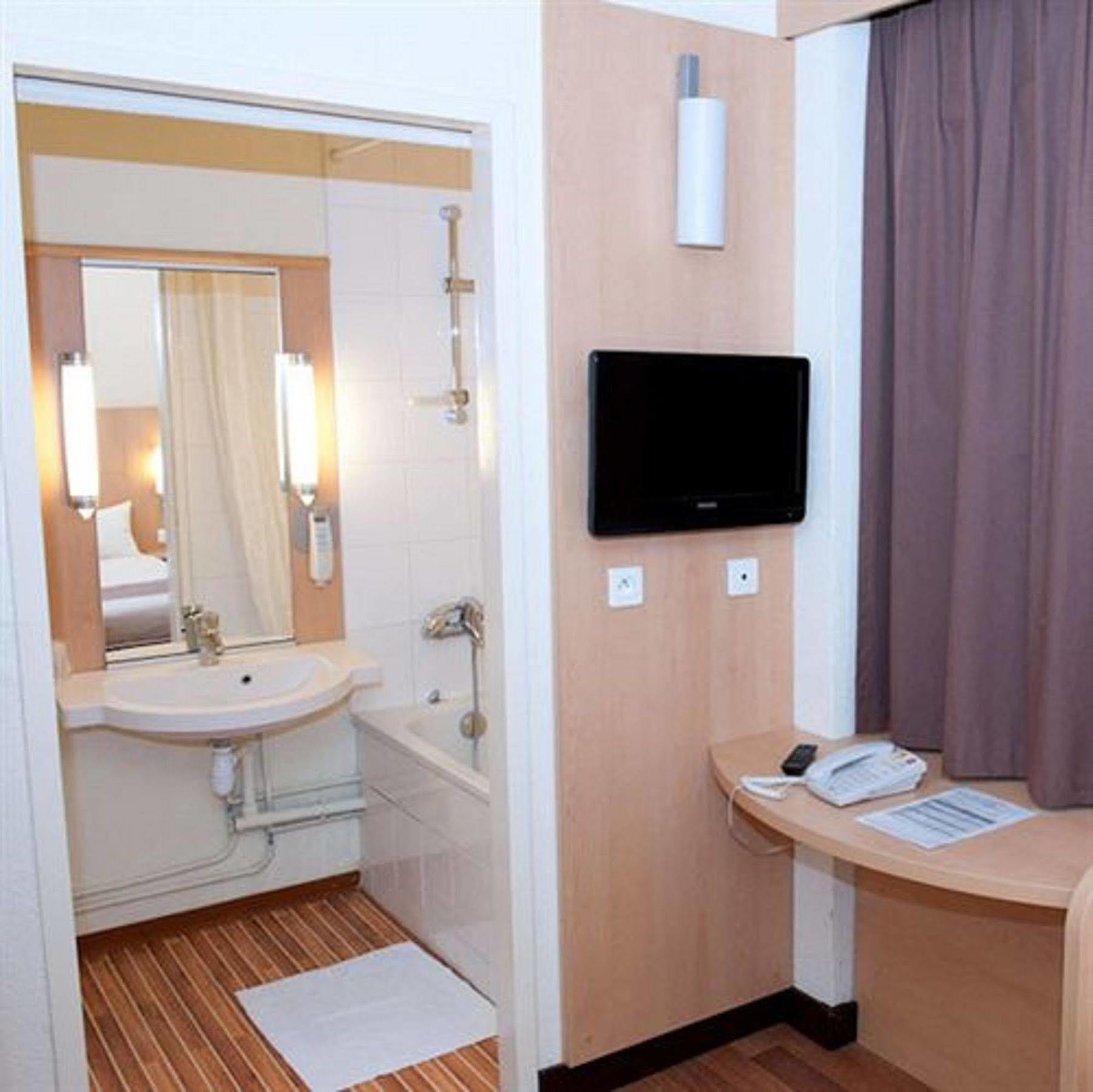 Egg Hotel Gonesse 戈内斯 外观 照片